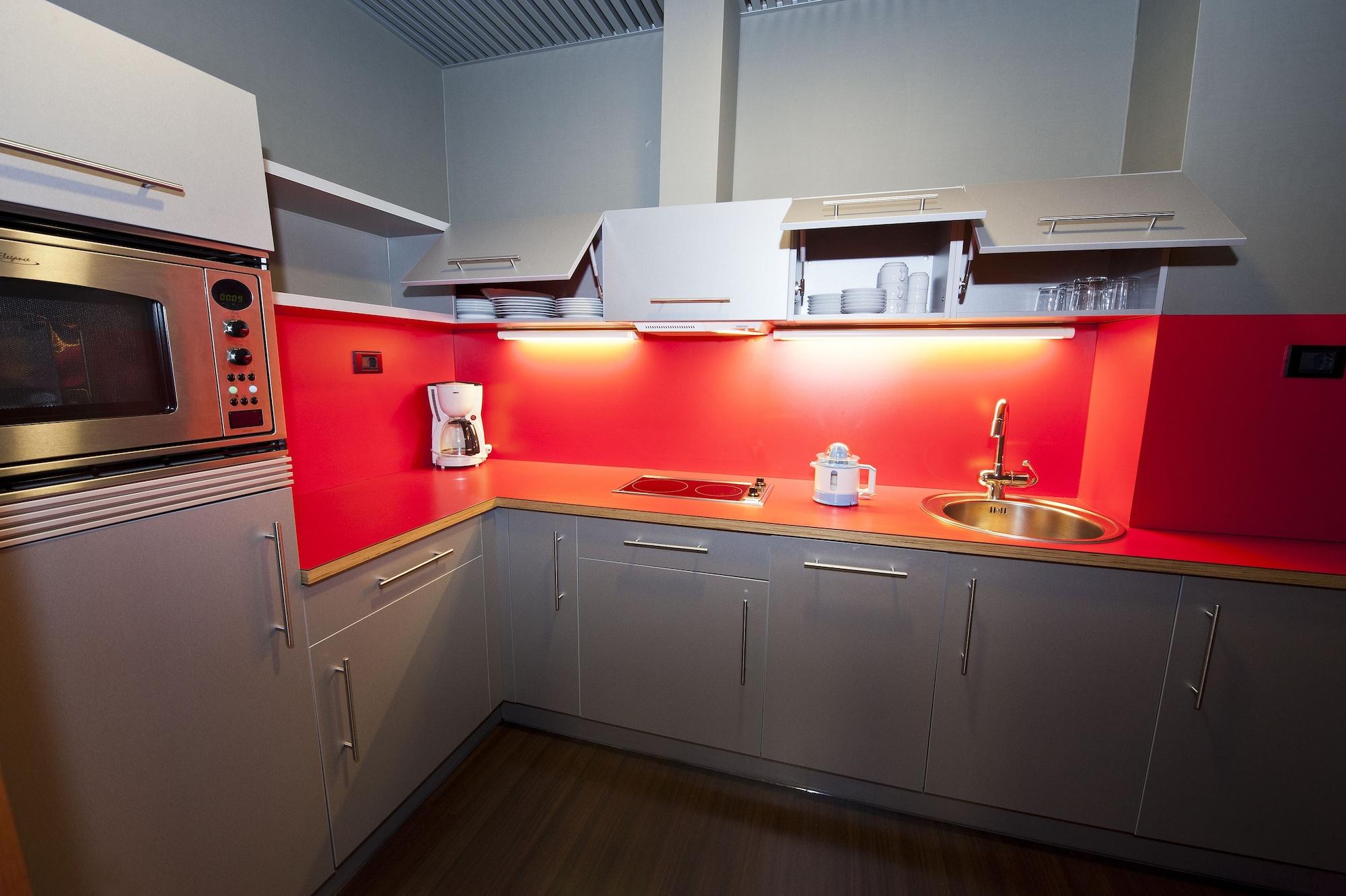 Gran Hotel Lakua Витория Экстерьер фото A kitchen at the University of Cambridge