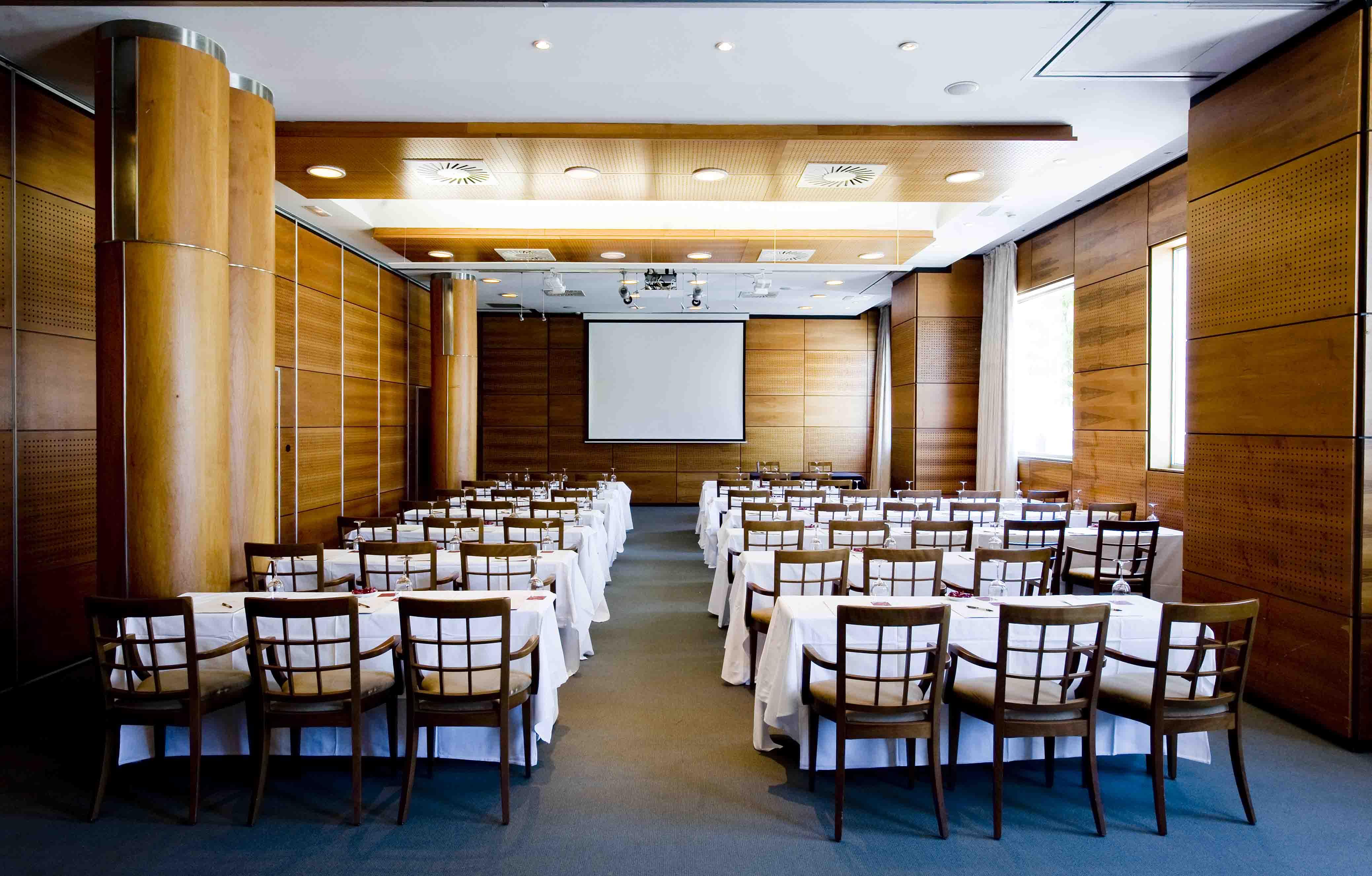 Gran Hotel Lakua Витория Экстерьер фото The conference room