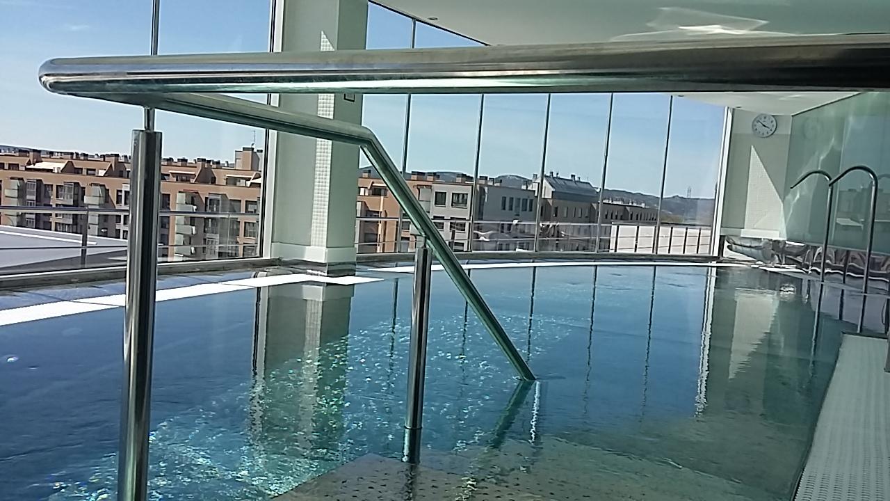 Gran Hotel Lakua Витория Экстерьер фото The swimming pool