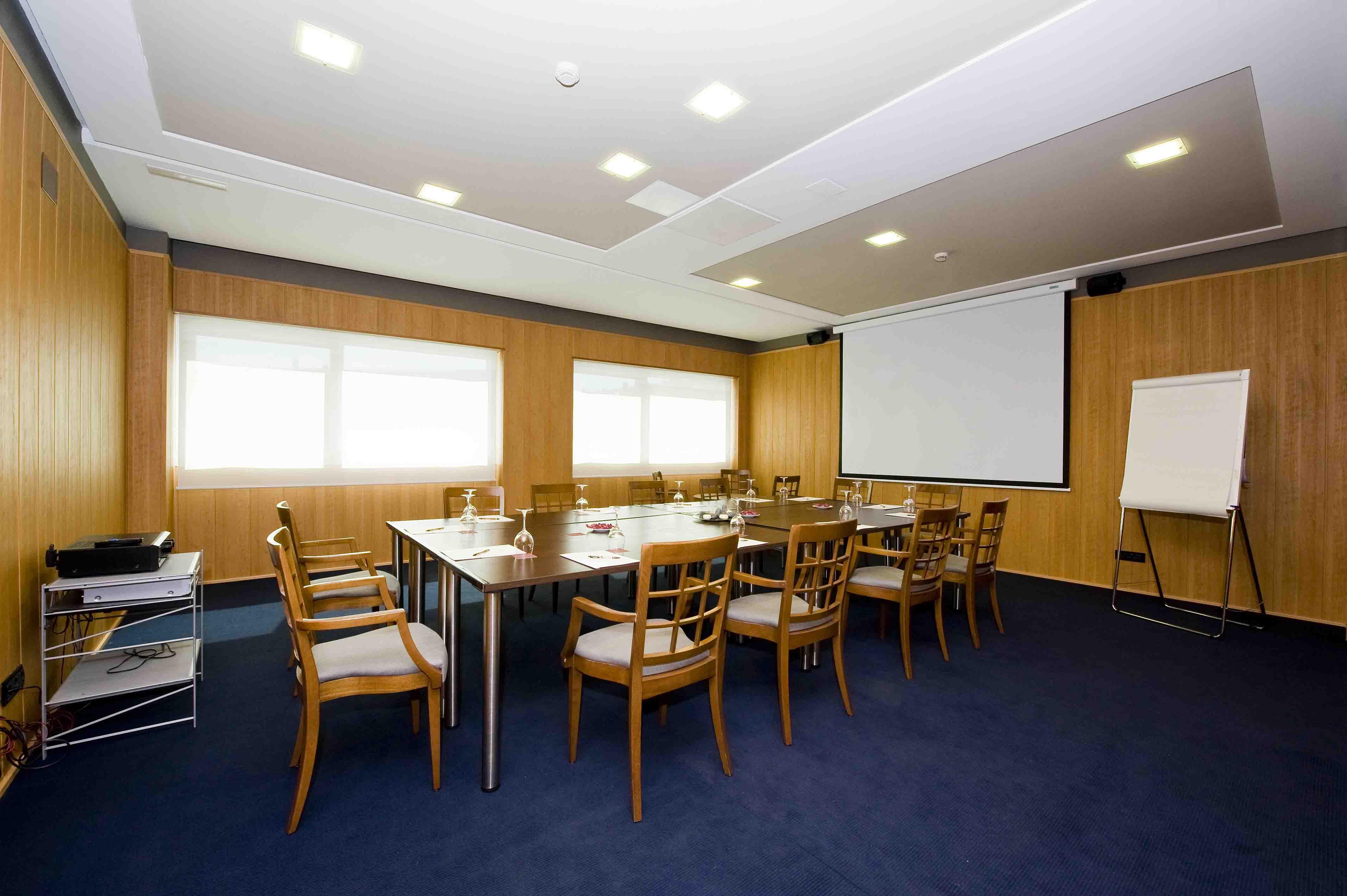 Gran Hotel Lakua Витория Экстерьер фото Meeting room