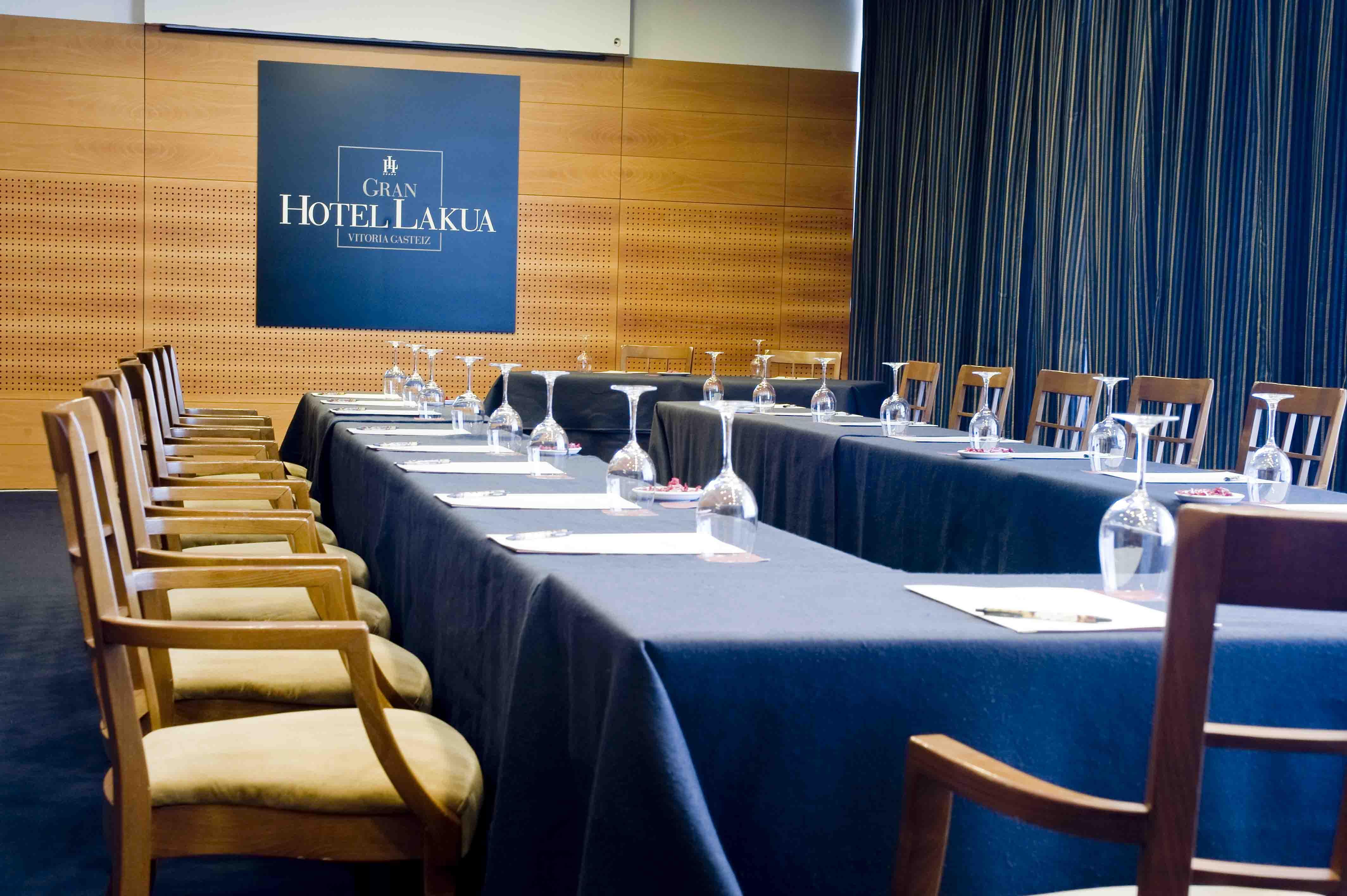 Gran Hotel Lakua Витория Экстерьер фото Meeting room