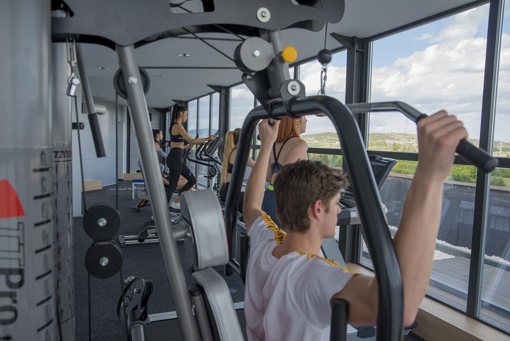 Gran Hotel Lakua Витория Экстерьер фото The gym at the University of Roehampton