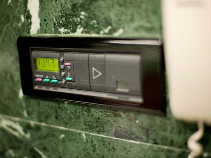 Gran Hotel Lakua Витория Экстерьер фото A programmable thermostat
